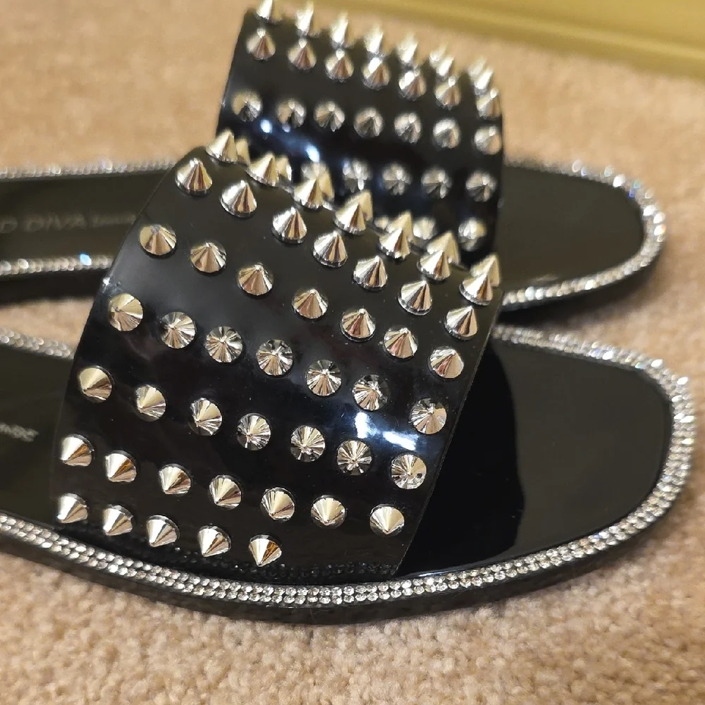 WILD DIVA Lounge Size 6 Black Sandals with Silver Studs & Rinestones - Picture 3 of 15